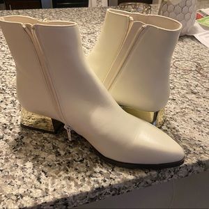 VAN ELi white /Gold Leather booties 9.5 (41) NWT